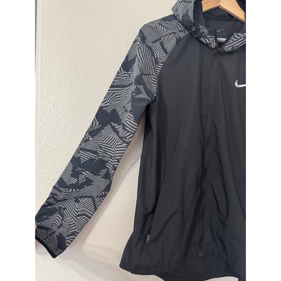 Nike Womens Night Flash Essential Hooded Jacket Black Reflective Size Small - Picture 4 of 6